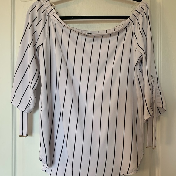 Off the shoulder dynamite blouse - Picture 1 of 2